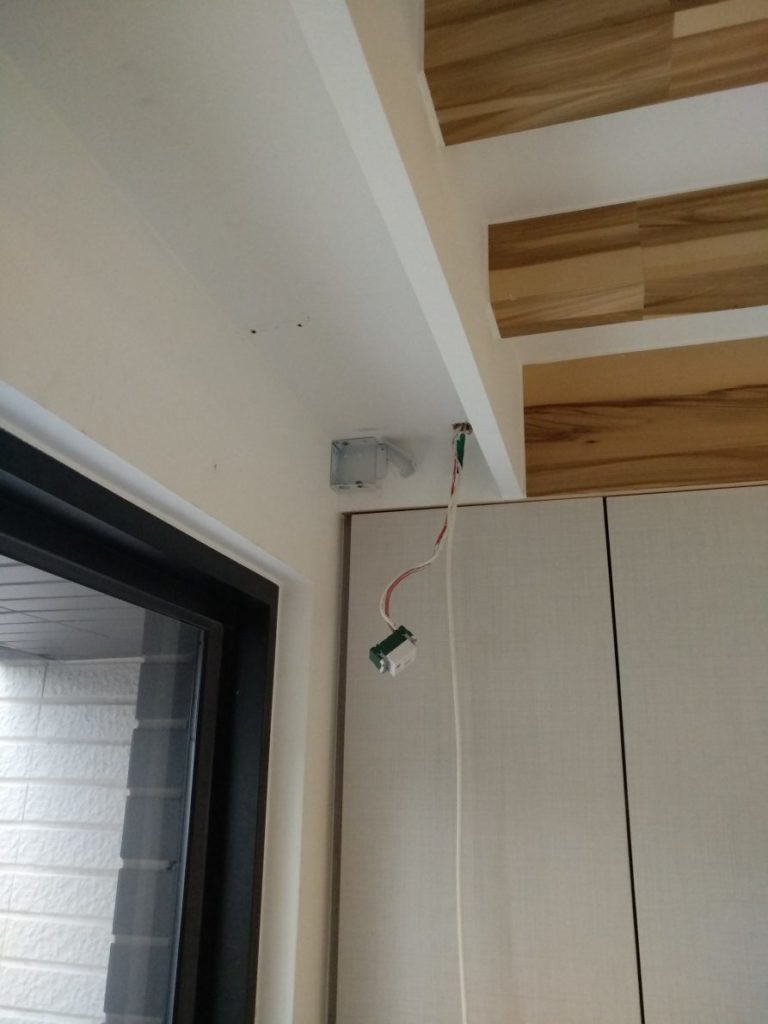 電動百葉窗托架